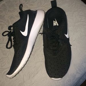 Black nikes